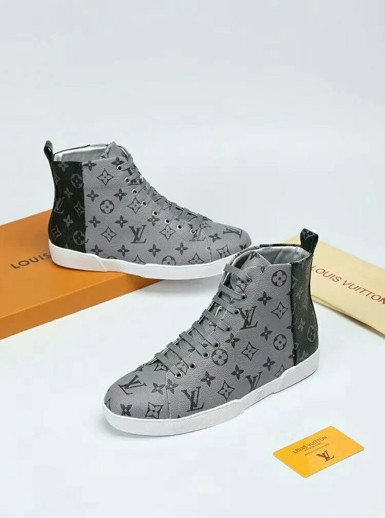 Factory price: 400💰【LV】Official website popular series 🇮🇹🇮🇹1:1 production, selected high-end imported imitation sheepskin lining sheepskin pads, matched with Louis Vuitton Monogram Ecli men's shoes 💰se canvas and pure white rubber soles, extremely simple design, perfect interpretation of the latest inspiration for shoes, classic and fashionable integration, 🔍🔍high quality, worthy of your possession. The bottom car thread will never be unglued. Sellers are welcome to sell as shown in the picture above. We can send one piece on behalf of you. Number of yards: 38-44 (45 yards can be customized)